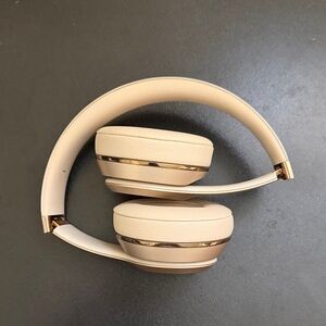 Beats Solo 3 Over-Ear Headphones Gold